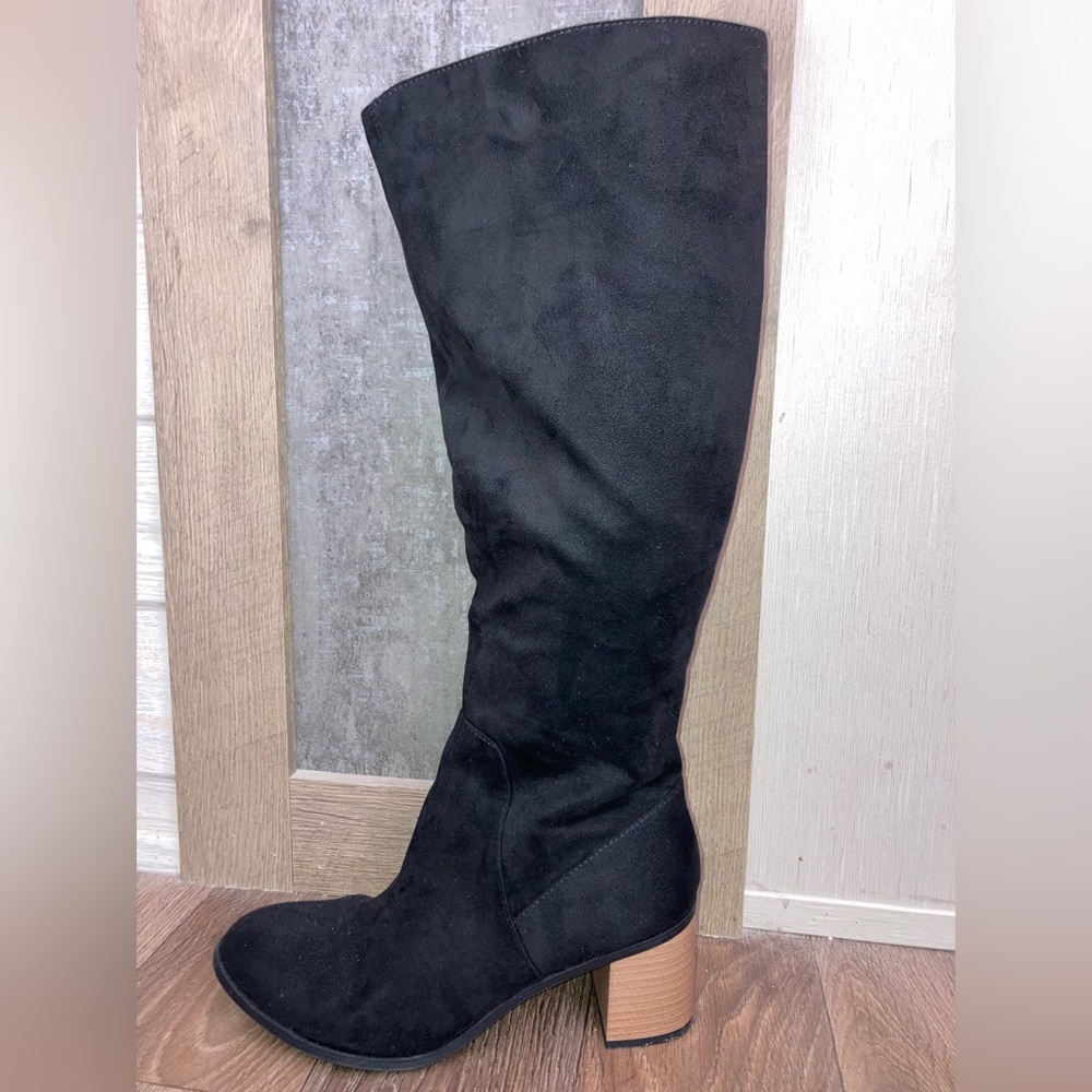 Universal thread black tall boot